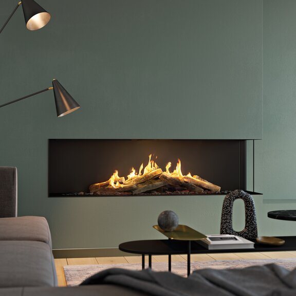 I ceppi in ceramica caratterizzano il caminetto a gas VISIO 160 RC.