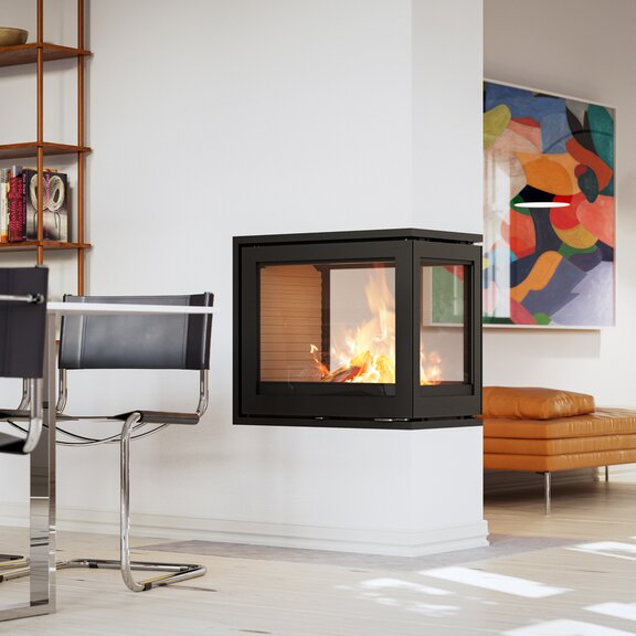 Inserto per caminetto R-600 RD in un soggiorno moderno con divano in pelle e design