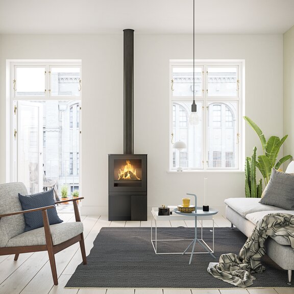 Stufa a gas Q-TEE 2 con porta in acciaio e pratica base in un elegante appartamento nel centro della città