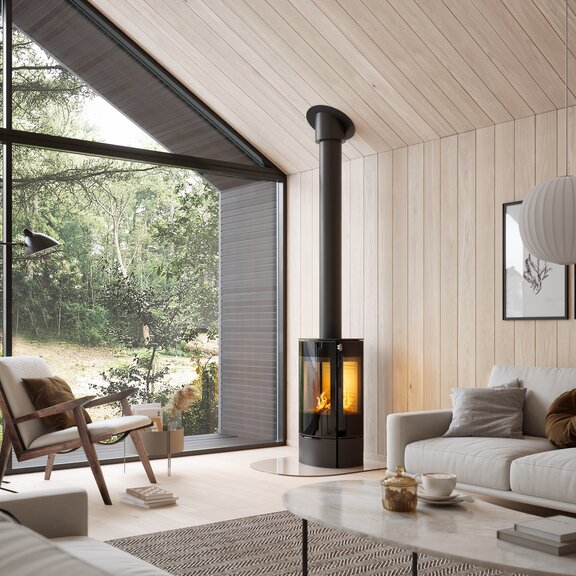 Stufa a legna CARO 90 in nero con porta del focolare in vetro e finestra laterale in un soggiorno naturale di colore beige