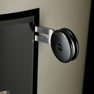 Maniglia in rovere nero in tondo su VIVA L con chiusura sicura SLS Self-Locking-System