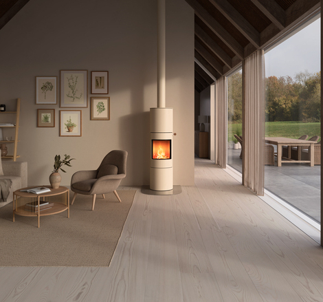 Stufa a legna VIVA 160 L nel colore sabbia con porta in acciaio e maniglia in quercia naturale in un soggiorno luminoso