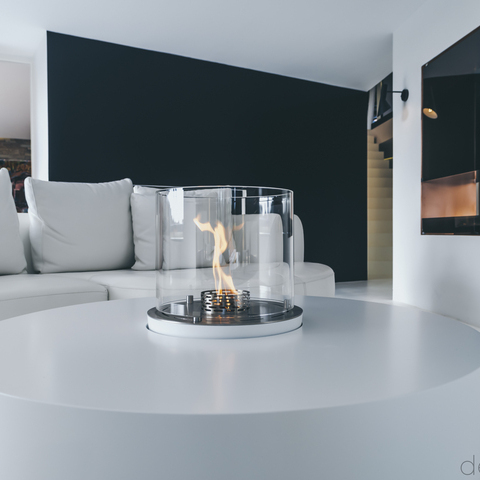 Nice Built-in Round incorporato nel tavolo bianco del soggiorno nel luminoso soggiorno
